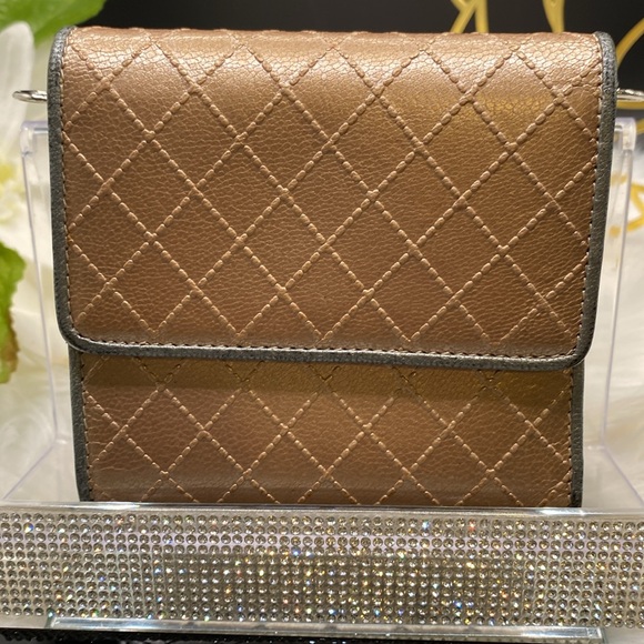 🏆Chanel Leather Compact Trifold Wallet Diamanté Embossed included insert & chain - Picture 4 of 13